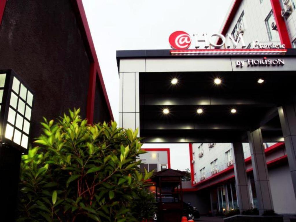 @Hom Premiere Cilacap Esterno foto