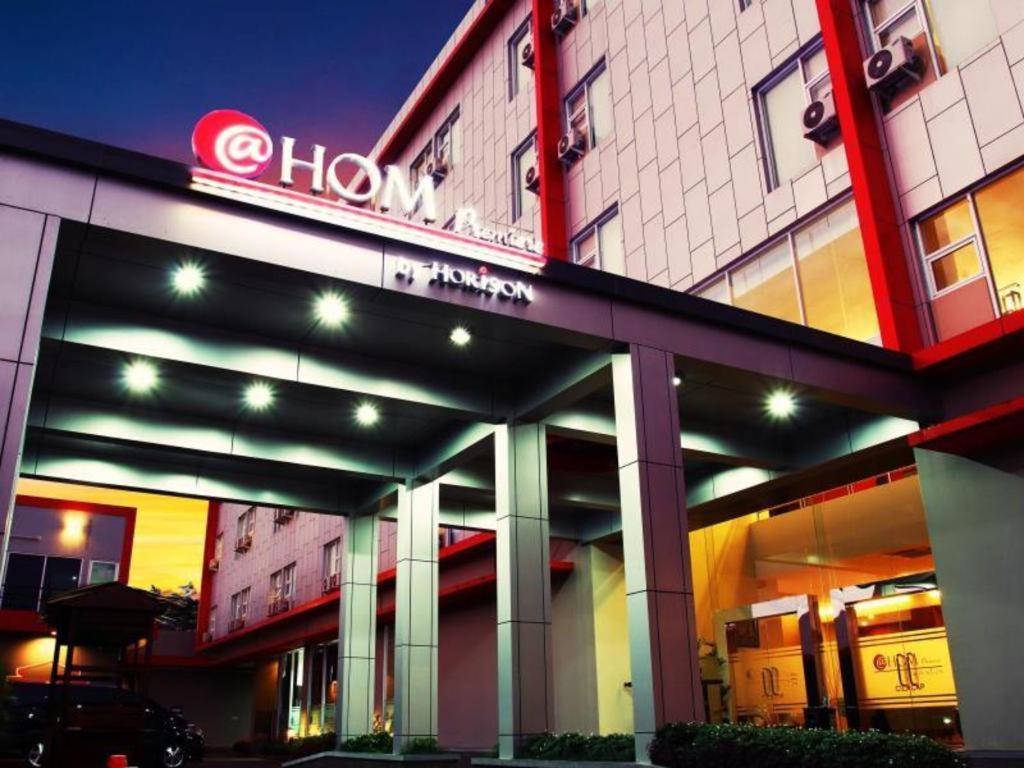 @Hom Premiere Cilacap Esterno foto