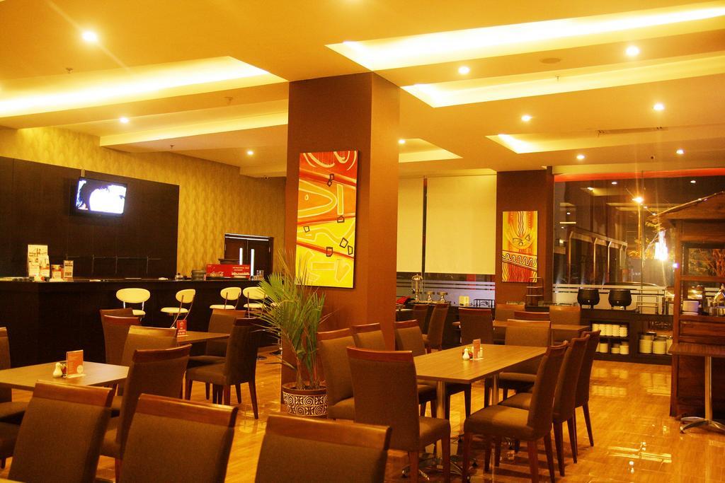@Hom Premiere Cilacap Esterno foto