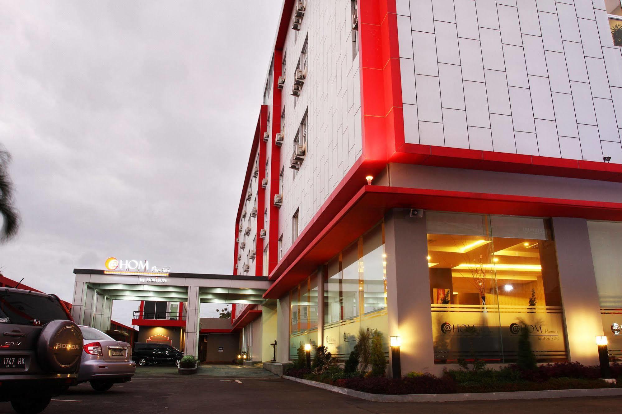 @Hom Premiere Cilacap Esterno foto