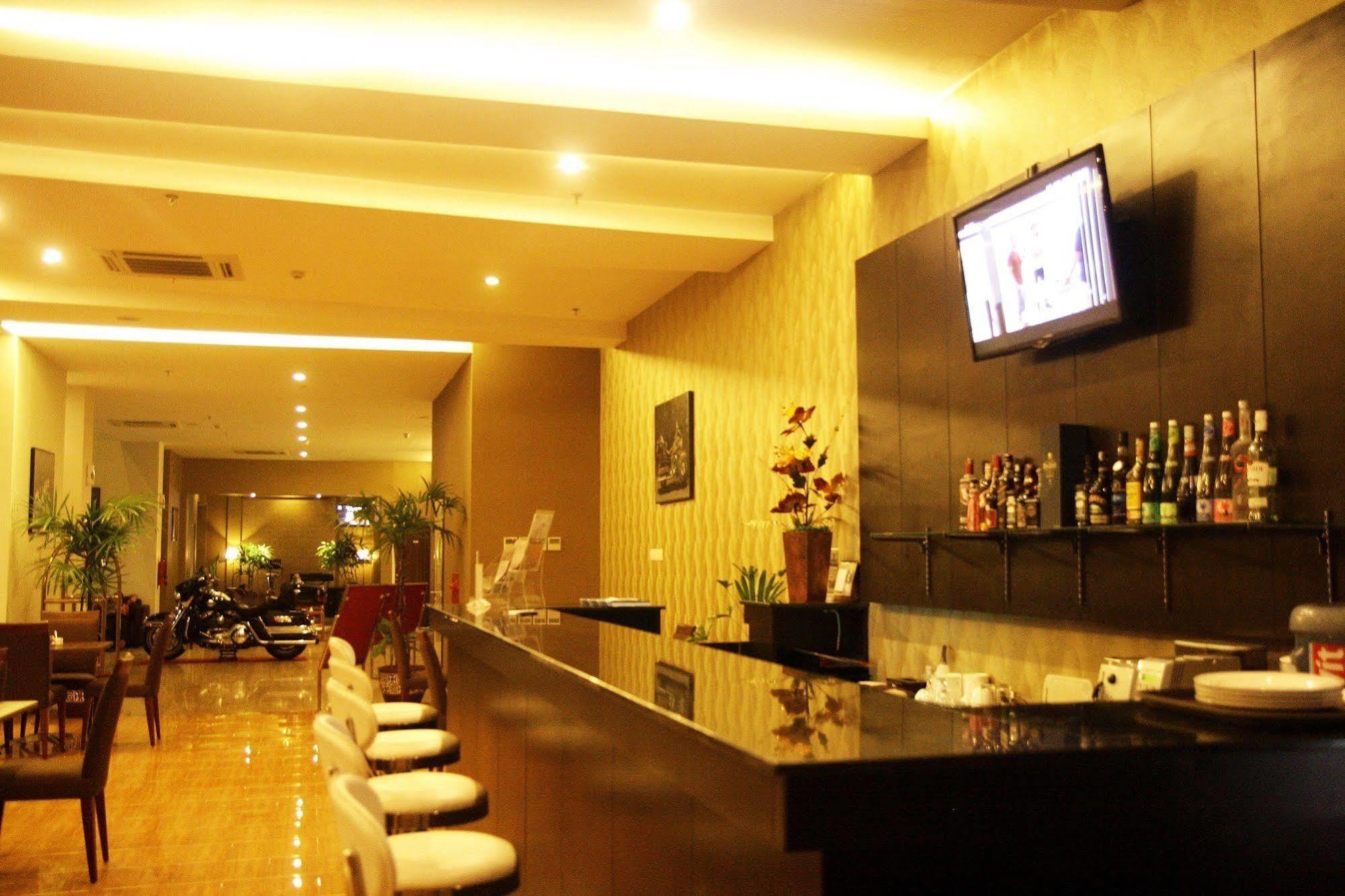 @Hom Premiere Cilacap Esterno foto