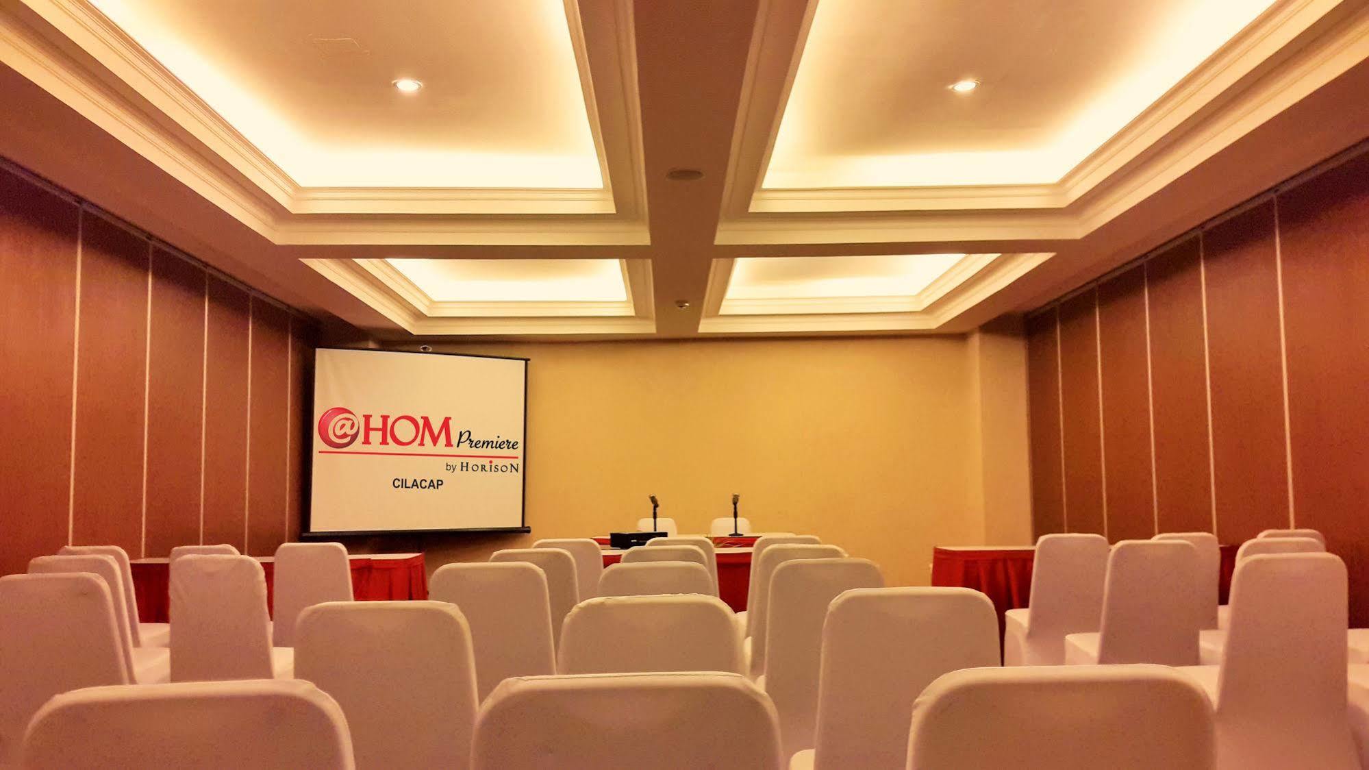 @Hom Premiere Cilacap Esterno foto
