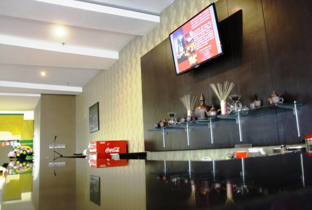 @Hom Premiere Cilacap Esterno foto