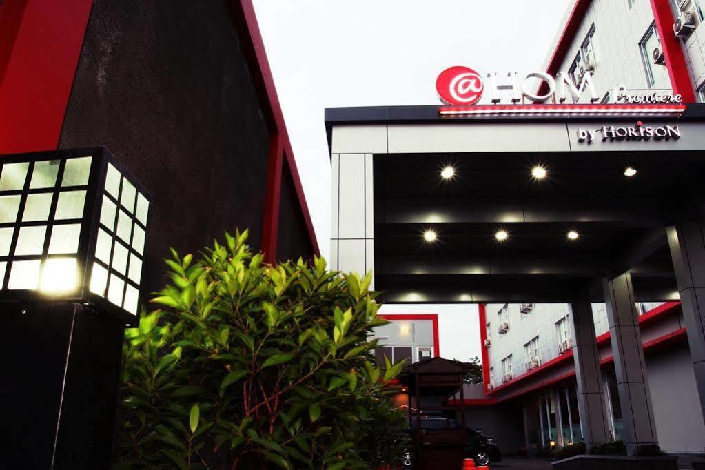 @Hom Premiere Cilacap Esterno foto