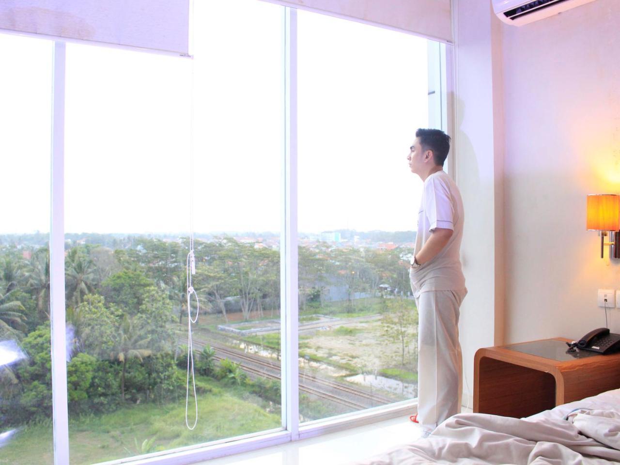 @Hom Premiere Cilacap Esterno foto