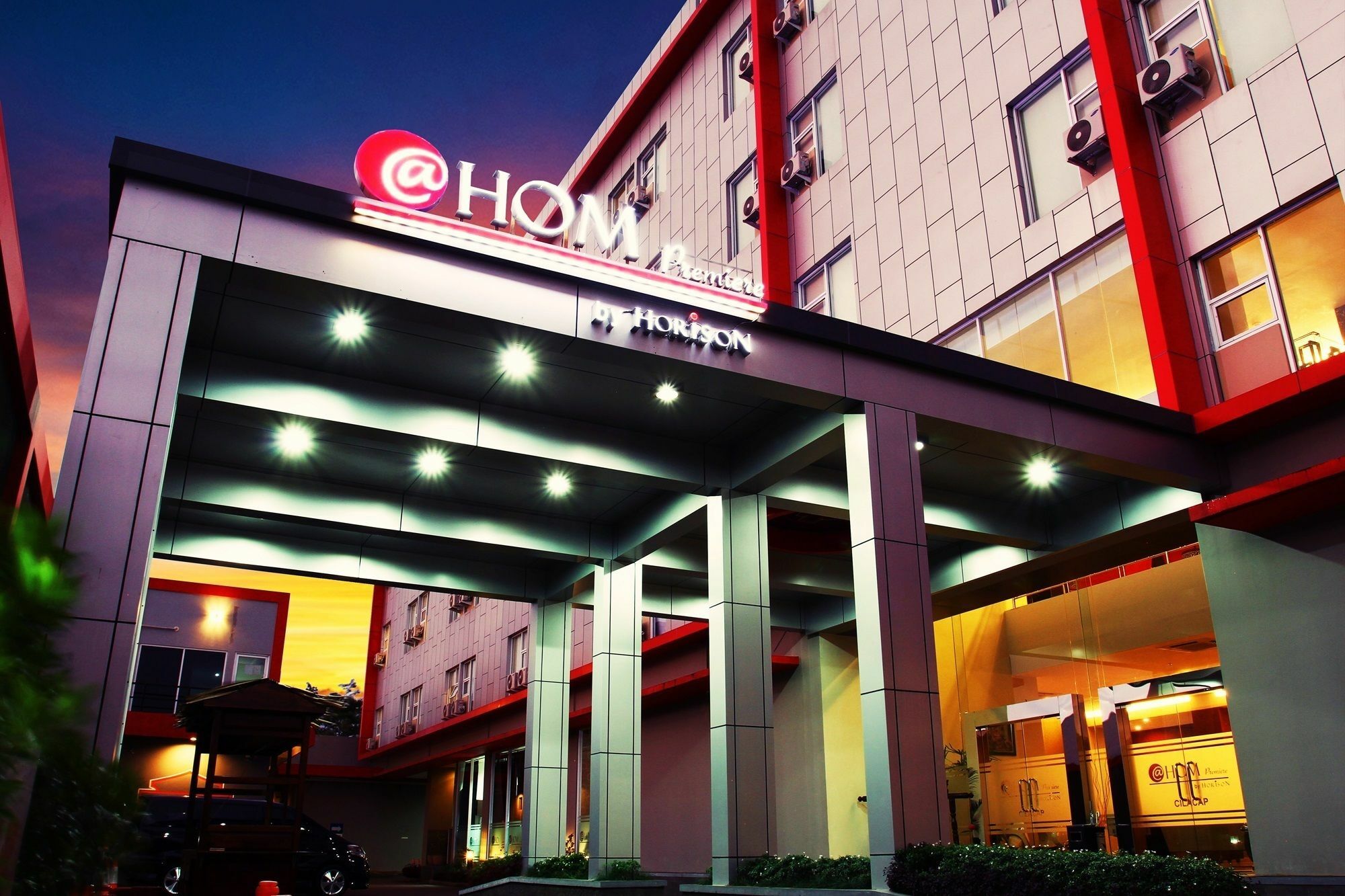 @Hom Premiere Cilacap Esterno foto